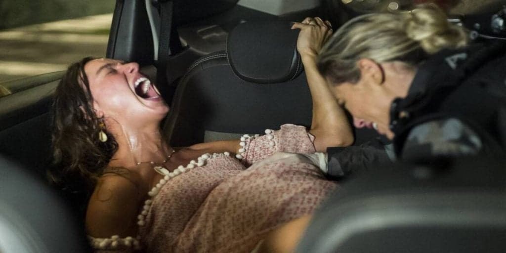 A Força do Querer: No tiroteio! Jeiza salva a vida de Ritinha com parto desesperador dentro de táxi