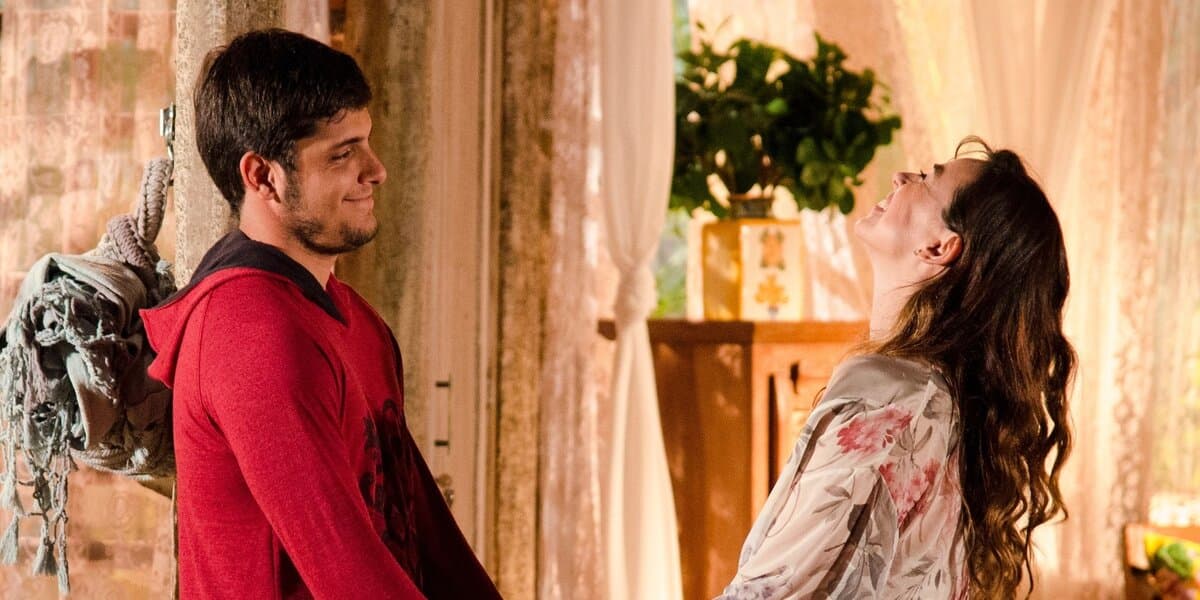 Juliano e Natália namoram escondidos Juliano e Natália namoram escondidos