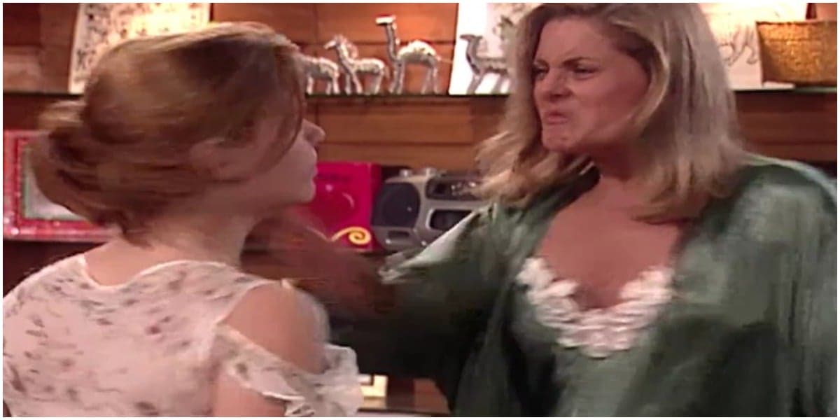 Camila e Helena em cena da novela Laços de Família - Foto: Reprodução Camila e Helena em cena da novela Laços de Família - Foto: Reprodução