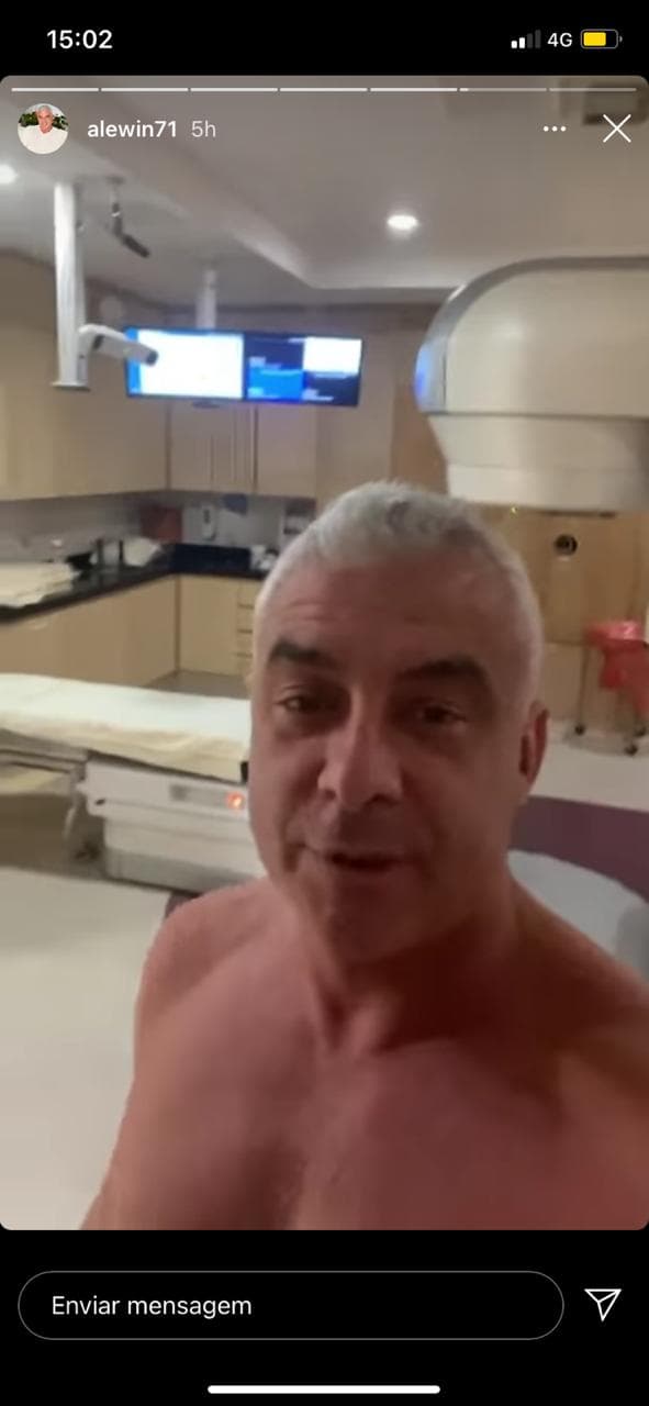 Alexrande Correa mostrou tratamento contra câncer (Reprodução) Alexrande Correa mostrou tratamento contra câncer (Reprodução)