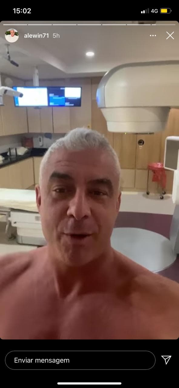 Alexrande Correa mostrou tratamento contra câncer (Reprodução) Alexrande Correa mostrou tratamento contra câncer (Reprodução)