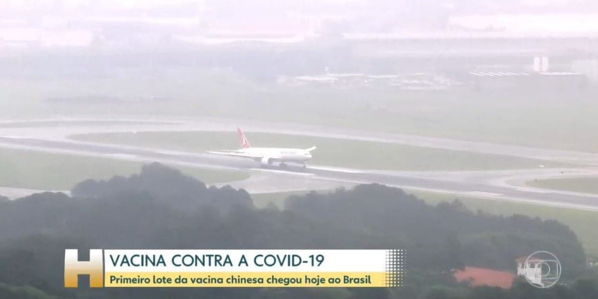 O "Jornal Hoje" falou sobre a chegada do lote de vacinas a São Paulo (Foto: Reprodução/TV Globo) O "Jornal Hoje" falou sobre a chegada do lote de vacinas a São Paulo (Foto: Reprodução/TV Globo)