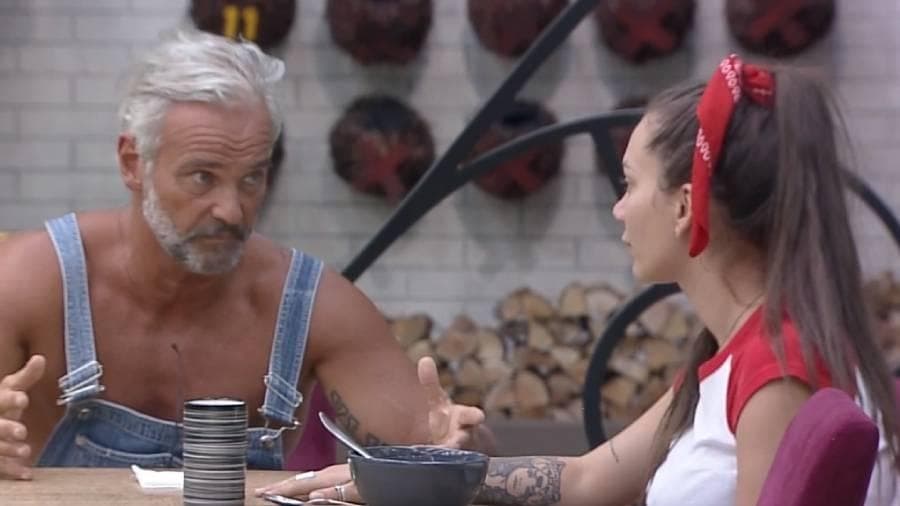 Mateus e Stéfani tiveram conversa franca após confusão (Foto: Reprodução) Mateus e Stéfani tiveram conversa franca após confusão (Foto: Reprodução)