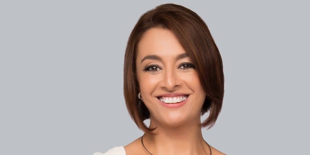 Catia Fonseca anda pela Band, ao vivo, põe a língua pra fora e fica estarrecida com o que vê no estacionamento