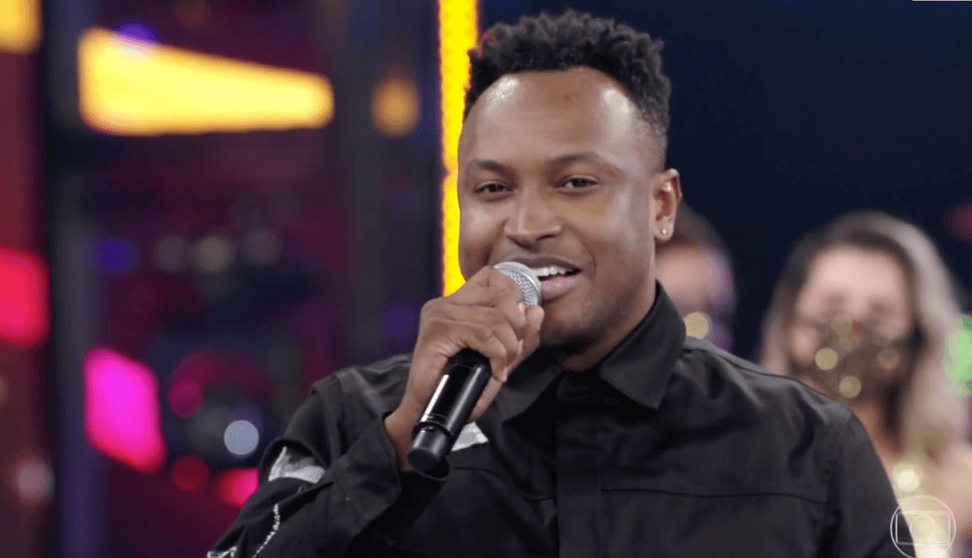 Cantor Thiaguinho esteve presente no palco do Domingão do Faustão (Foto reprodução) Cantor Thiaguinho esteve presente no palco do Domingão do Faustão (Foto reprodução)