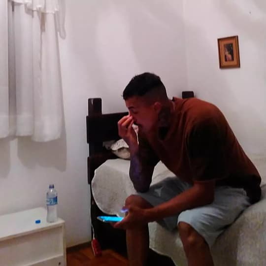 MC Livinho na casa dos pais, após susto (Foto: Reprodução) MC Livinho na casa dos pais, após susto (Foto: Reprodução)