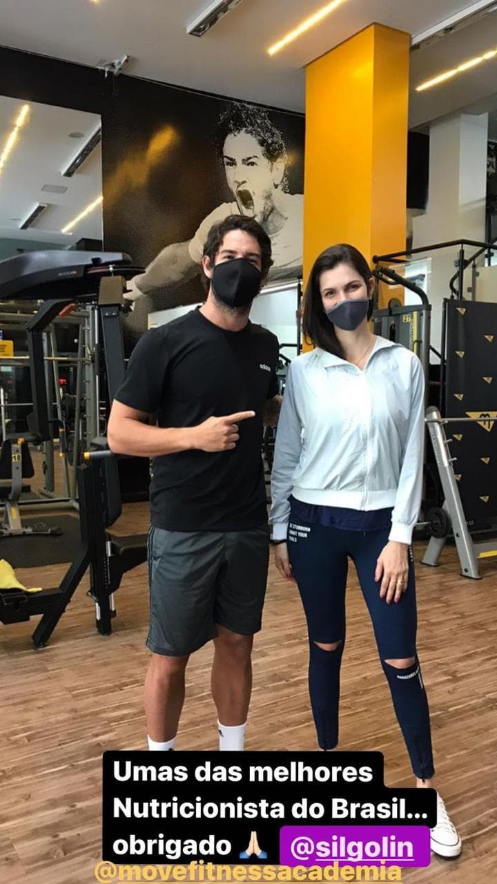 Alexandre Pato surgiu ao lado de sua nutricionista (Foto: Reprodução/Instagram) Alexandre Pato surgiu ao lado de sua nutricionista (Foto: Reprodução/Instagram)
