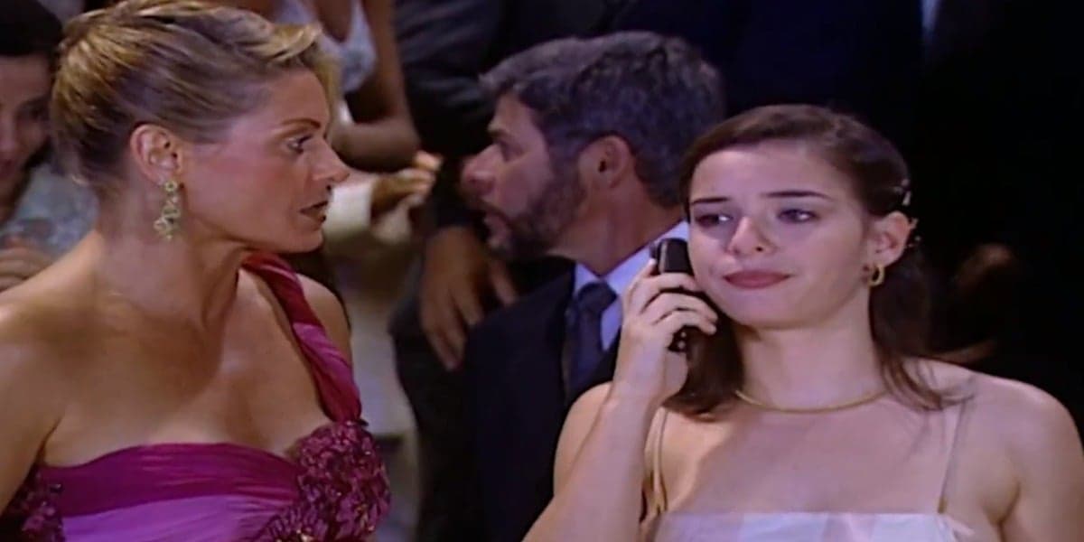 Clara e Helena em Laços de Família (Foto: Reprodução) Clara e Helena em Laços de Família (Foto: Reprodução)
