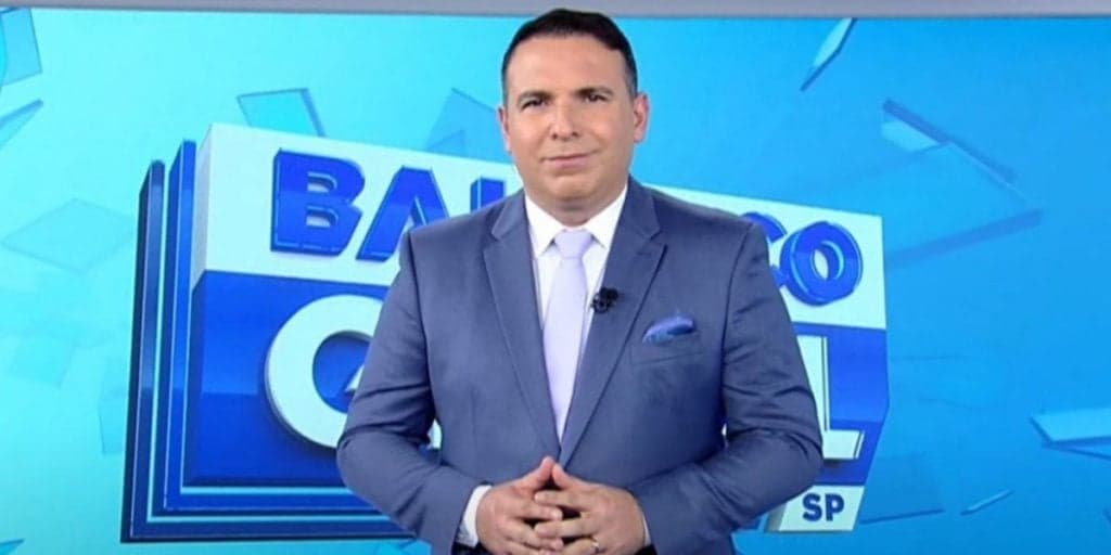 Reinaldo Gottino anuncia acidente em programa, tem ataque ao vivo e choca: "Levanta"