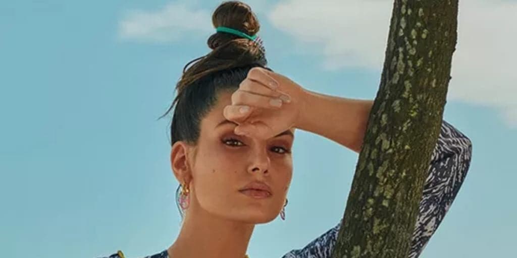 Camila Queiroz lamenta morte de cachorro e compartilha homenagem em rede social