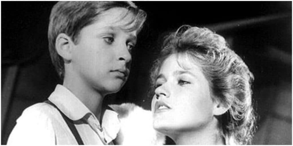 Globo choca e decide exibir filme que foi o terror de Xuxa com cena de sexo com criança