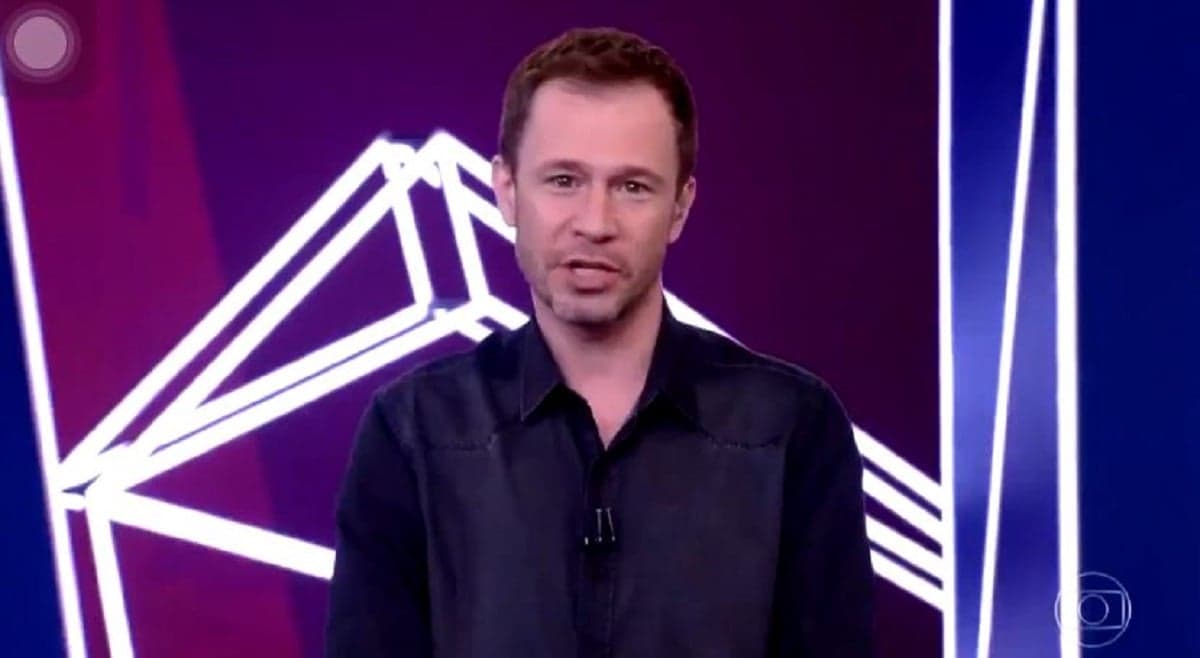 Tiago Leifert imitou Karol Conká no BBB21 (Foto: Reprodução) Tiago Leifert imitou Karol Conká no BBB21 (Foto: Reprodução)
