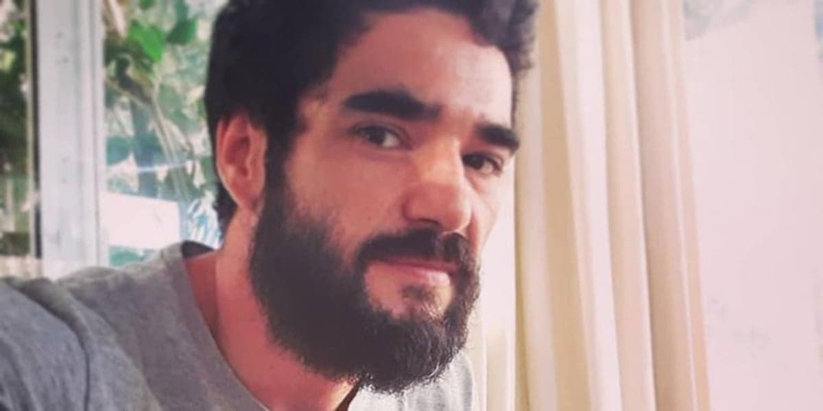 Caio Blat chocou internautas ao surgir em foto com barba enorme (Foto: Reprodução) Caio Blat chocou internautas ao surgir em foto com barba enorme (Foto: Reprodução)