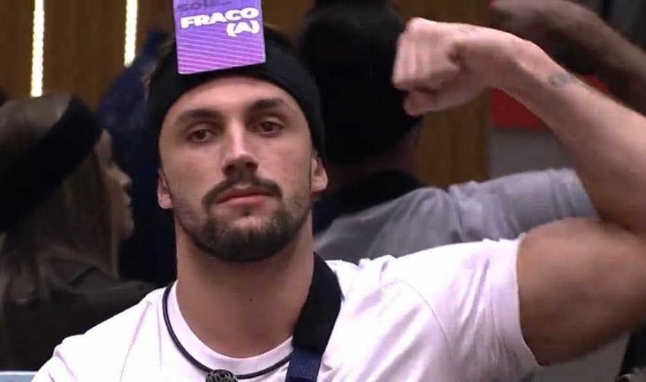 Arthur fez esse gesto e foi imitado por Tiago Leifert (Foto: Reprodução) Arthur fez esse gesto e foi imitado por Tiago Leifert (Foto: Reprodução)