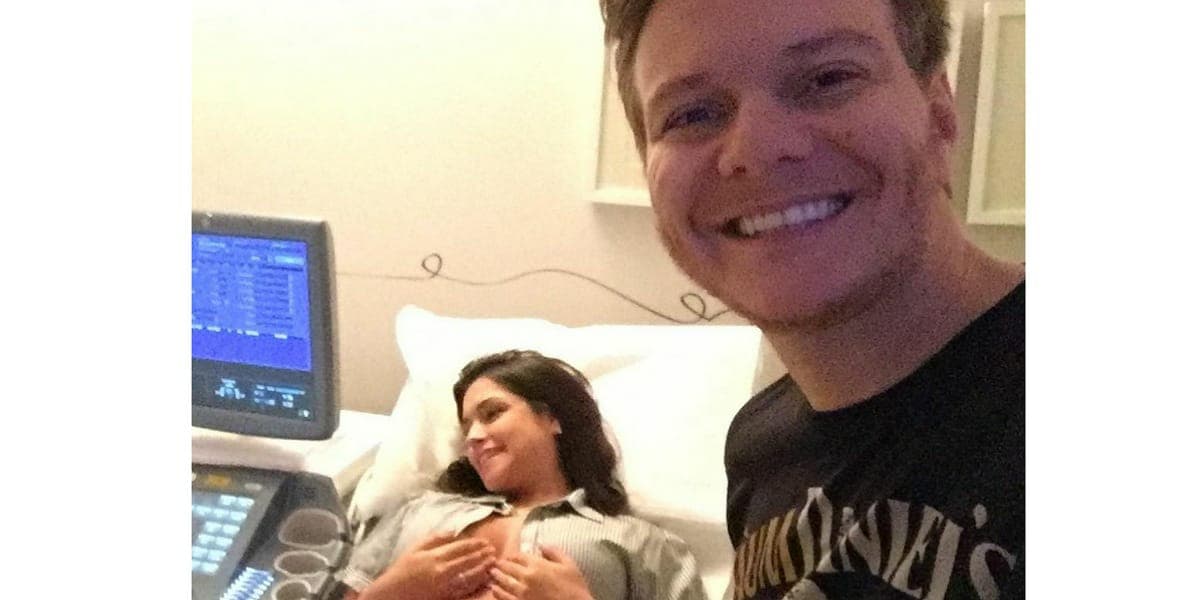 Thaís Fersoza aparece fazendo ultrassom e mostra barriga de grávida (Foto: Reprodução) Thaís Fersoza aparece fazendo ultrassom e mostra barriga de grávida (Foto: Reprodução)