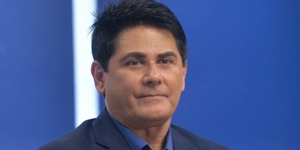 César Filho se declara à esposa