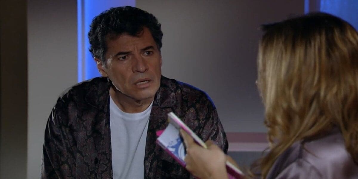 Jonas (Paulo Betti) fica perplexo com a atitude da esposa em A Vida da Gente Jonas (Paulo Betti) fica perplexo com a atitude da esposa em A Vida da Gente