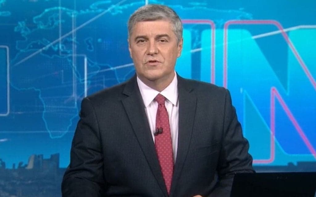 Jornal Nacional, após saída de Bonner, entra no ar às pressas e anuncia substituições: "Mudou tudo"