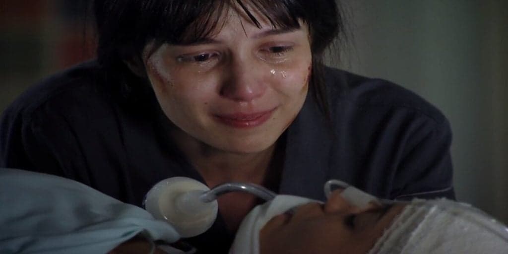 A Vida da Gente - No leito de Ana, Manu se martiriza e faz juramento: "Cuidarei da Júlia"