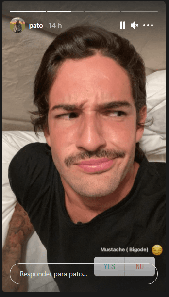 Pato faz bigode e pergunta a opinião do público (Foto: Reprodução) Pato faz bigode e pergunta a opinião do público (Foto: Reprodução)