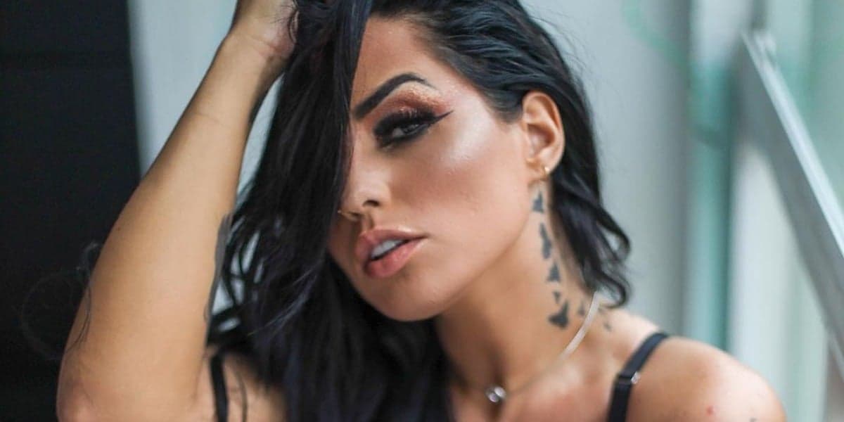 Cantora Perlla tem namoro com jogador exposto por jornal - Foto: Reprodução/Leo Cordeiro Cantora Perlla tem namoro com jogador exposto por jornal - Foto: Reprodução/Leo Cordeiro