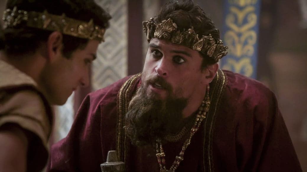 Rei Ibbi-Sim (Felipe Roque) esculacha o filho em Gênesis Rei Ibbi-Sim (Felipe Roque) esculacha o filho em Gênesis