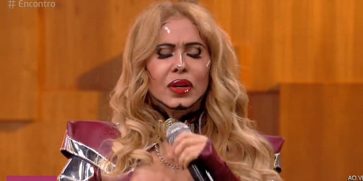 Joelma segura choro no palco e Fátima Bernardes acode, após filho detonar cantora e dizer que foi bloqueado Joelma segura choro no palco e Fátima Bernardes acode, após filho detonar cantora e dizer que foi bloqueado