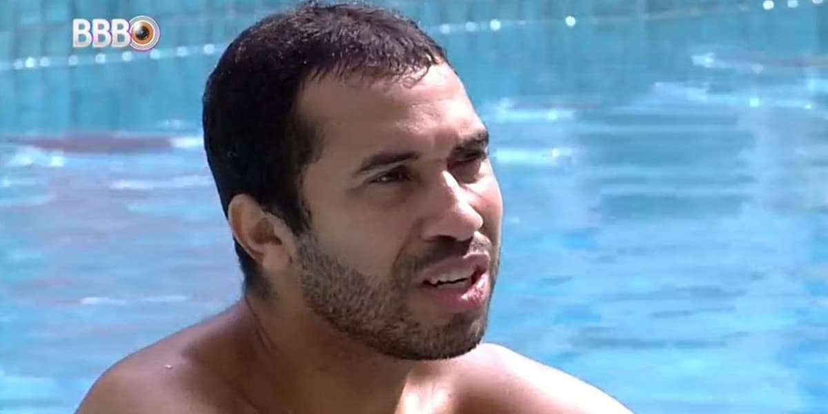Gilberto força simpatia no BBB21 (Foto: Reprodução) Gilberto força simpatia no BBB21 (Foto: Reprodução)