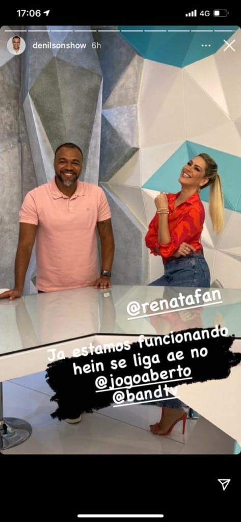 Renata Fan e Denilson atrás de mesa na Band e apresentadora com rabo de cavalo exposto Renata Fan e Denilson atrás de mesa na Band e apresentadora com rabo de cavalo exposto