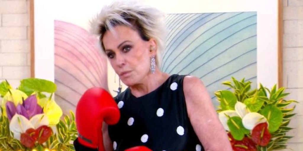 Ana Maria aparece socando funcionário ao vivo, fica indignada e anuncia 'comida de rabo': "Depois do programa"
