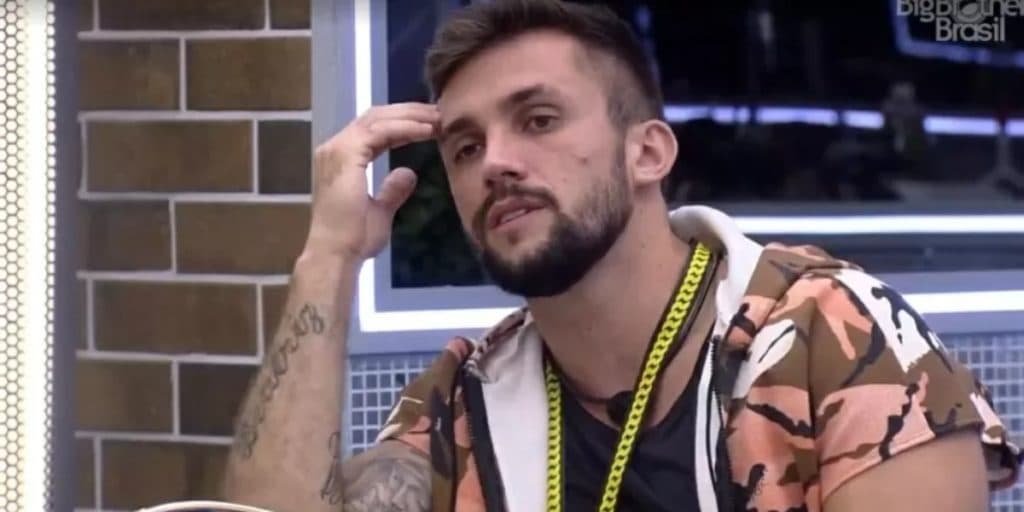 BBB21: Arthur é enganado pela Globo, rasga o verbo diante às câmeras e expõe descaso: "Tô puto"