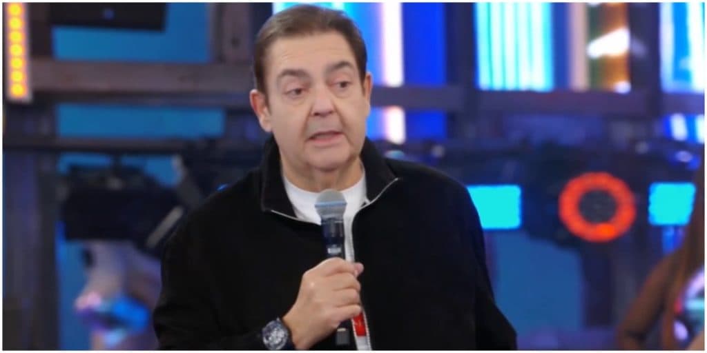 Faustão escancara caso gay de famoso casado ao vivo e deixa convidado sem chão: "Vamos deixar"