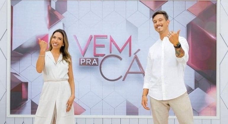 Patrícia Abravanel dá toquinho em Gabriel durante brincadeira ao vivo (Foto: Reprodução) Patrícia Abravanel dá toquinho em Gabriel durante brincadeira ao vivo (Foto: Reprodução)