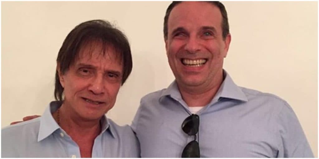 Filho de Roberto Carlos, após descobrir mais um câncer, é internado e chora com comunicado de seu médico