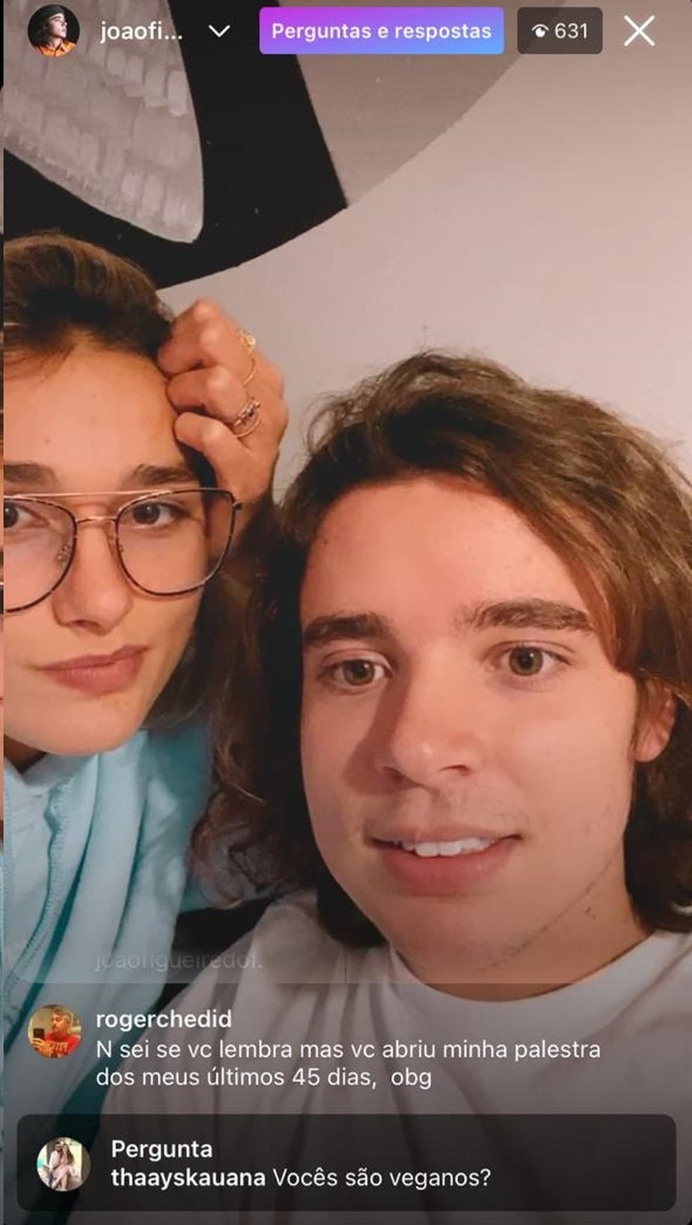 Sasha Meneghel e o namorado responderam perguntas em live (Foto: Reprodução) Sasha Meneghel e o namorado responderam perguntas em live (Foto: Reprodução)