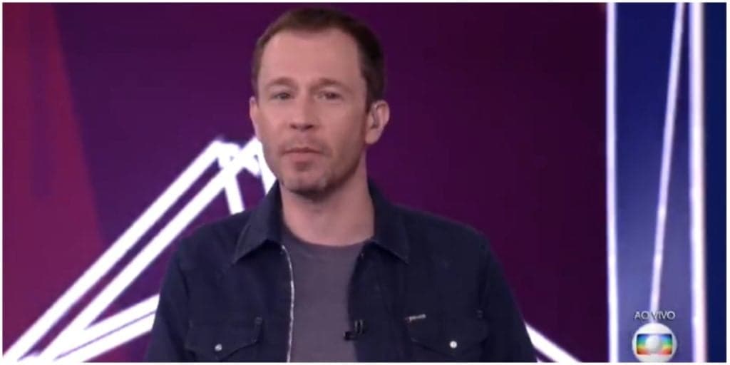 Tiago Leifert surge revoltado após ser acusado de trapacear no BBB21 e esmurra sem dó: "É tão absurdo"