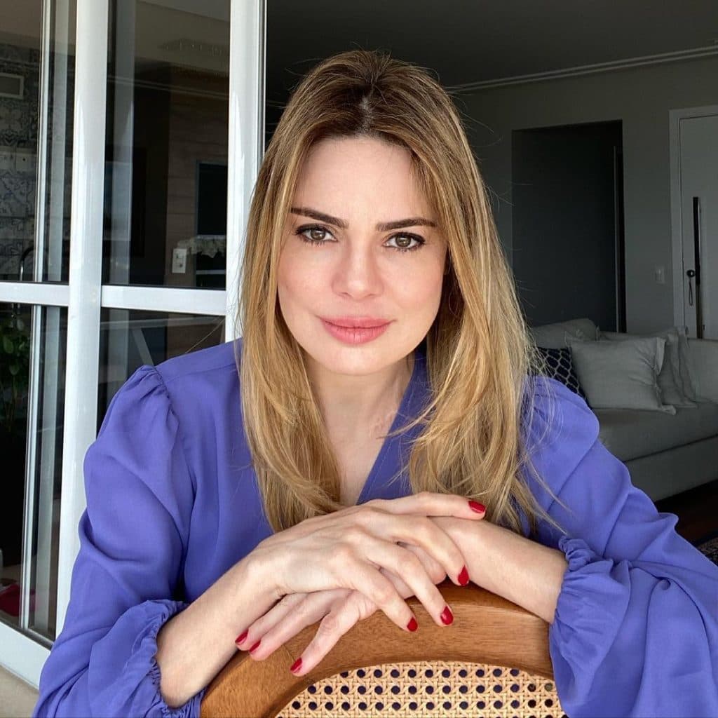 Rachel Sheherazade publica sobre mortes por covid