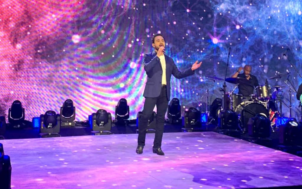 Luciano Camargo assume parceiro e confirma relação após ver esposa sair de casa: "Dois amantes"