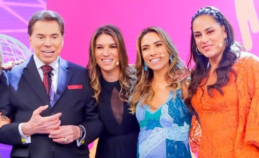 Rebeca Abravanel faz as malas para voltar ao Brasil, Alexandre Pato anuncia fim e desfecho no SBT é confirmado Rebeca Abravanel faz as malas para voltar ao Brasil, Alexandre Pato anuncia fim e desfecho no SBT é confirmado