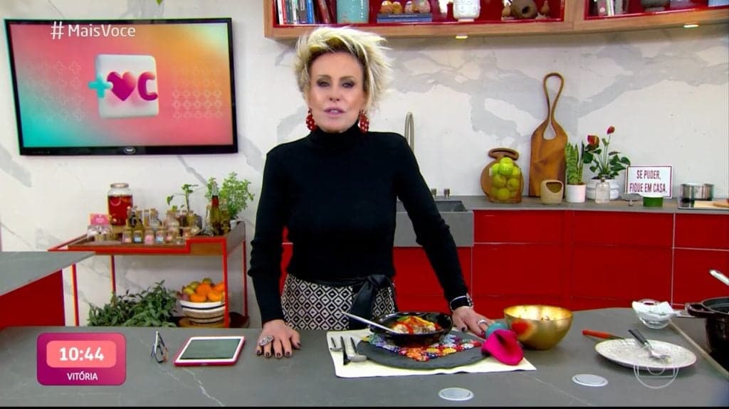 Ana Maria encerra programa pra anunciar morte de famosa vítima de câncer e segura o choro: "Maravilhosa"