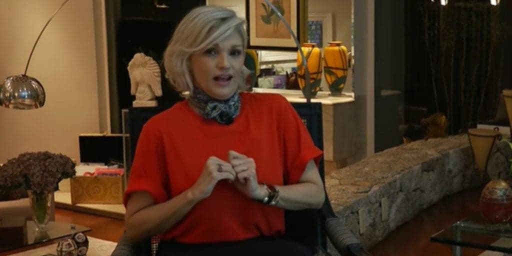 "Me fez chorar", Andréa de Nóbrega desmorona após denúncia de Carlos Alberto na TV