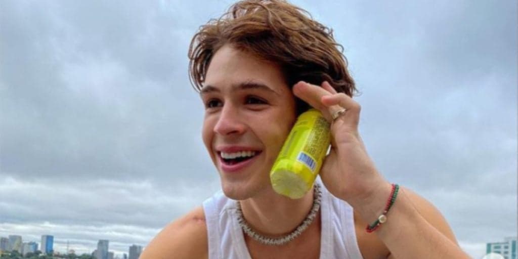 João Guilherme, filho de Leonardo, arranca roupa, após ter pênis exposto e mostra parte dura: “Assim”
