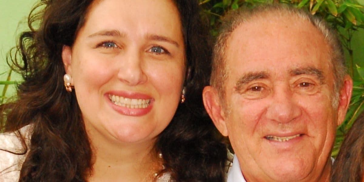 Renato Aragão e esposa são vítimas de bandidos que roubam R$ 3 milhões e casal grita por socorro Renato Aragão e esposa são vítimas de bandidos que roubam R$ 3 milhões e casal grita por socorro