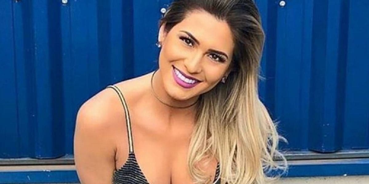 Lívia Andrade arranca sutiã, escandaliza de vestidinho com as pernas abertas e parte íntima explode pra fora Lívia Andrade arranca sutiã, escandaliza de vestidinho com as pernas abertas e parte íntima explode pra fora