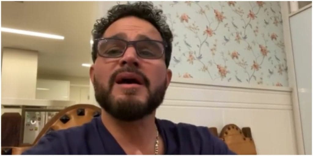 Luciano surge com mãos pra trás, após assumir, dizer que Zezé sabia e ouvir de ex que é gay: "Já deitei"