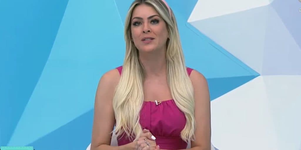 "Momento crucial", Renata Fan enfim anuncia novo comentarista do Jogo Aberto após briga com Denílson explodir