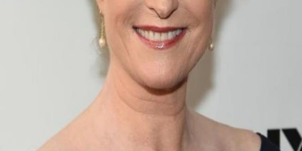Luto! Atriz famosa morre, aos 65 anos, após ter sido atropelada por moto