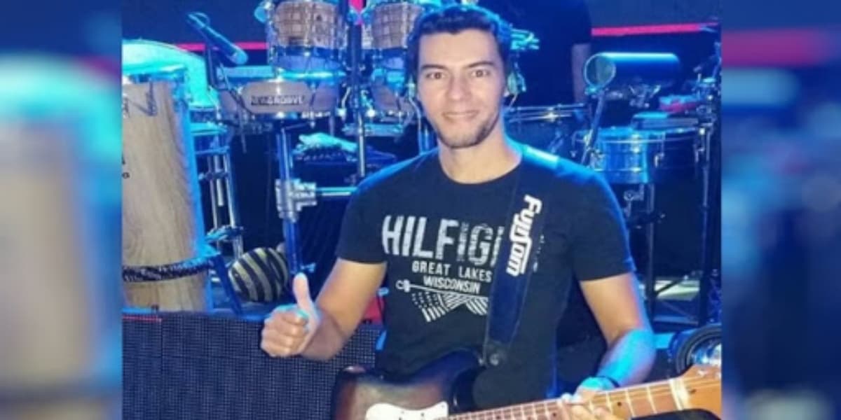 Moto de sertanejo desaparecido, parceiro de Cristiano Araújo, é encontrada e tem situação exposta: "Sangue" Moto de sertanejo desaparecido, parceiro de Cristiano Araújo, é encontrada e tem situação exposta: "Sangue"