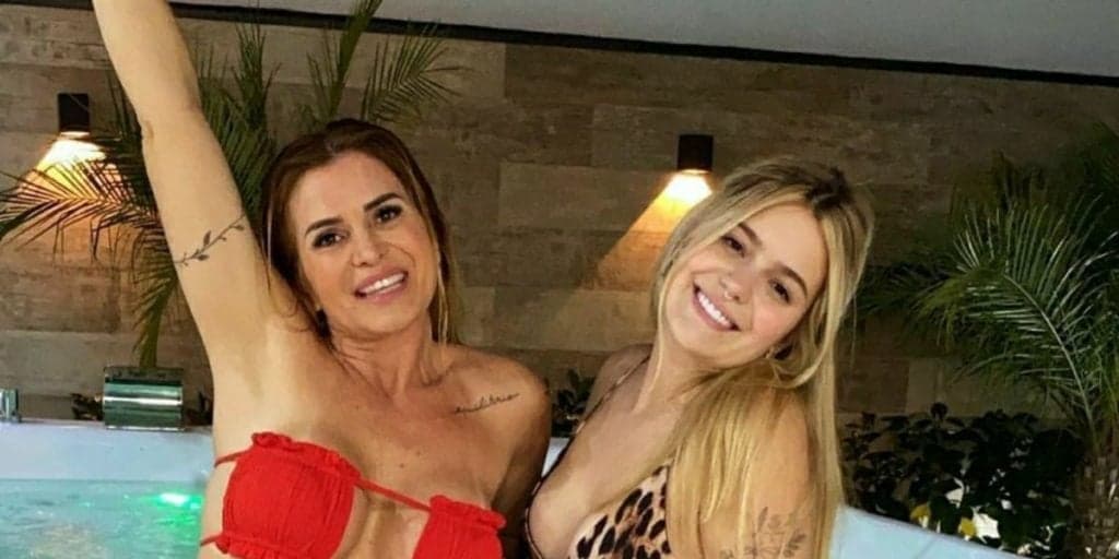 Ex-BBB Viih Tube e a mãe sensualizam em dança na web e ostentam corpão: "Nossa"