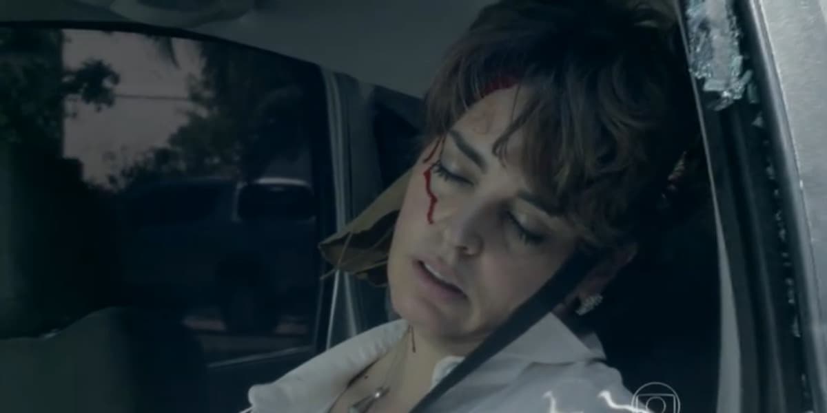 Beatriz sofre grave acidente em Império (Foto: Reprodução) Beatriz sofre grave acidente em Império (Foto: Reprodução)